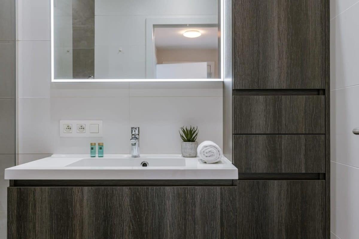 Huswell - Bright Seaview Apartment In Oostende المظهر الخارجي الصورة